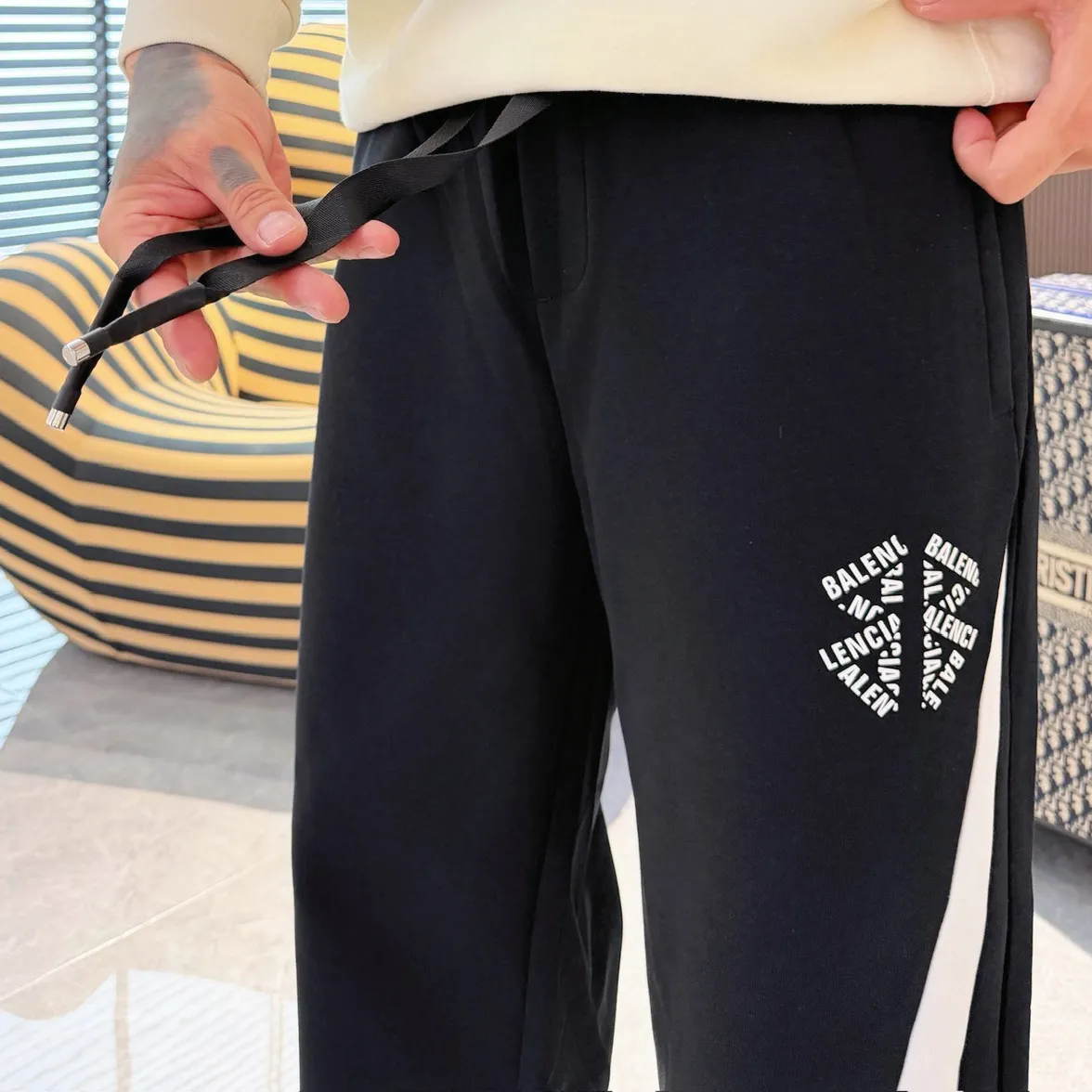 Balenciaga [High Version] 2026 Autumn and Winter latest products, available at counters at the same time, Original product, fashionable casual trousers and casual trousers, using imported original fabrics, top-grade embroidery 🪡 craft letter pattern logo, original hardware accessories decoration, simple yet fashionable, fashionable and handsome upper body, Sizes: M-3XL